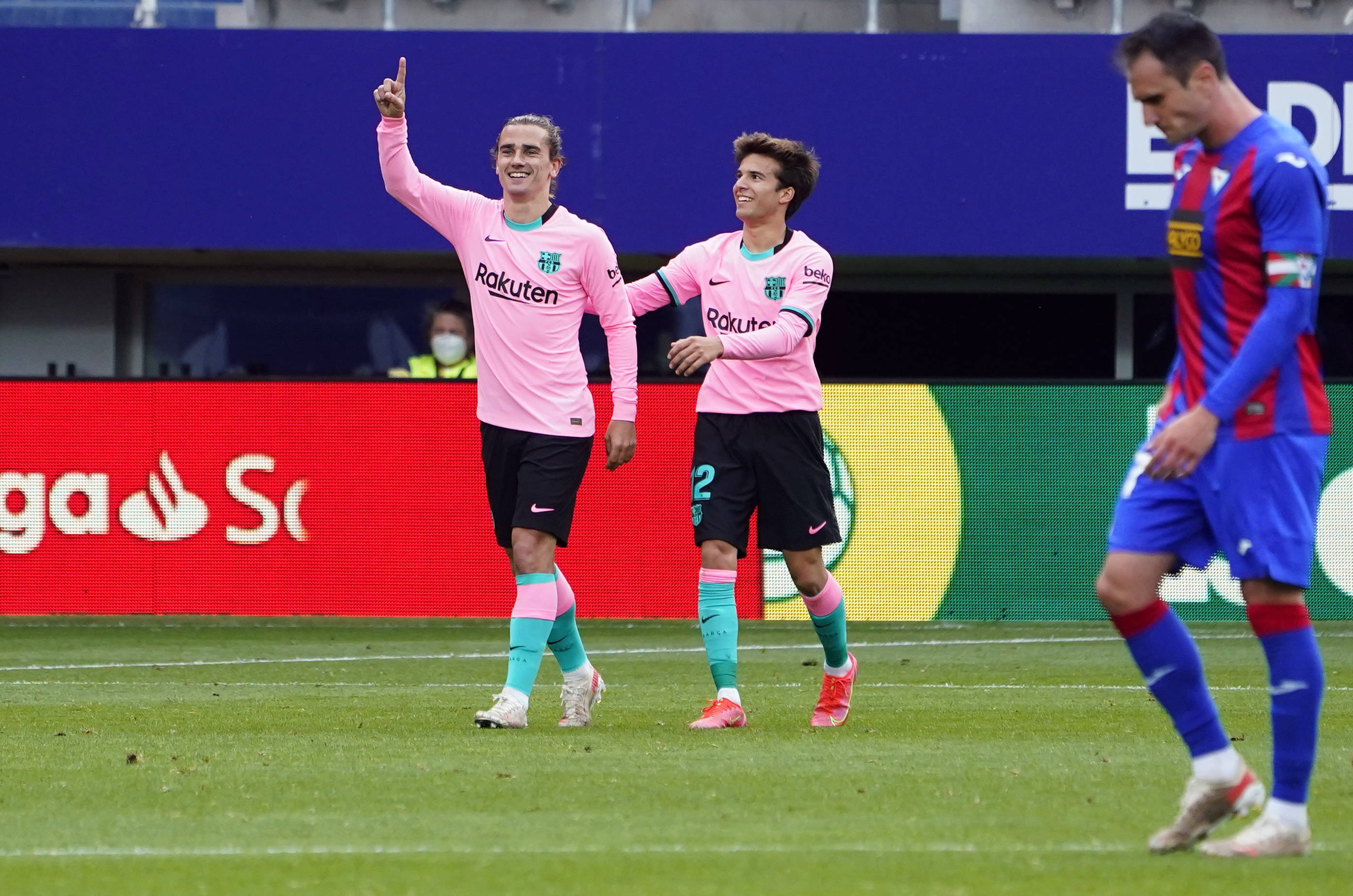 开云体育app-包含韦斯卡客场逼平埃瓦尔，客场造麻烦难解的词条