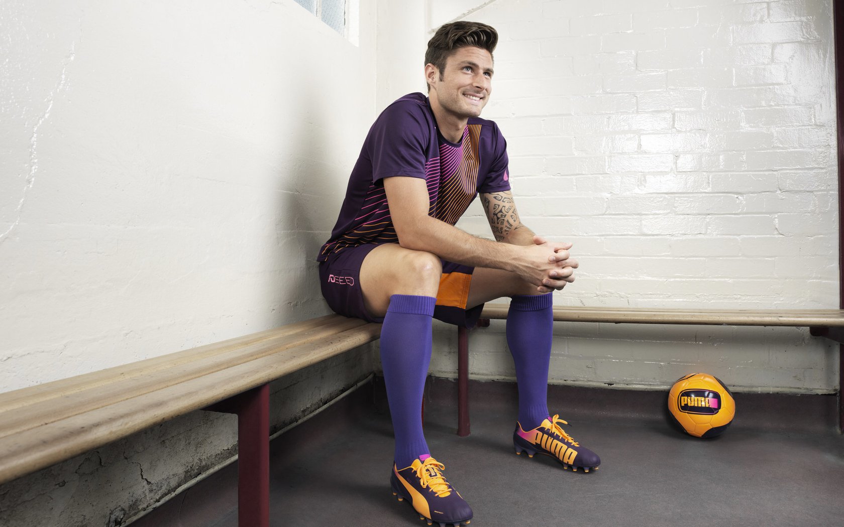 欧冠半决赛焦点战，深圳队提前终结悬念，步行者精神闪耀绿茵场