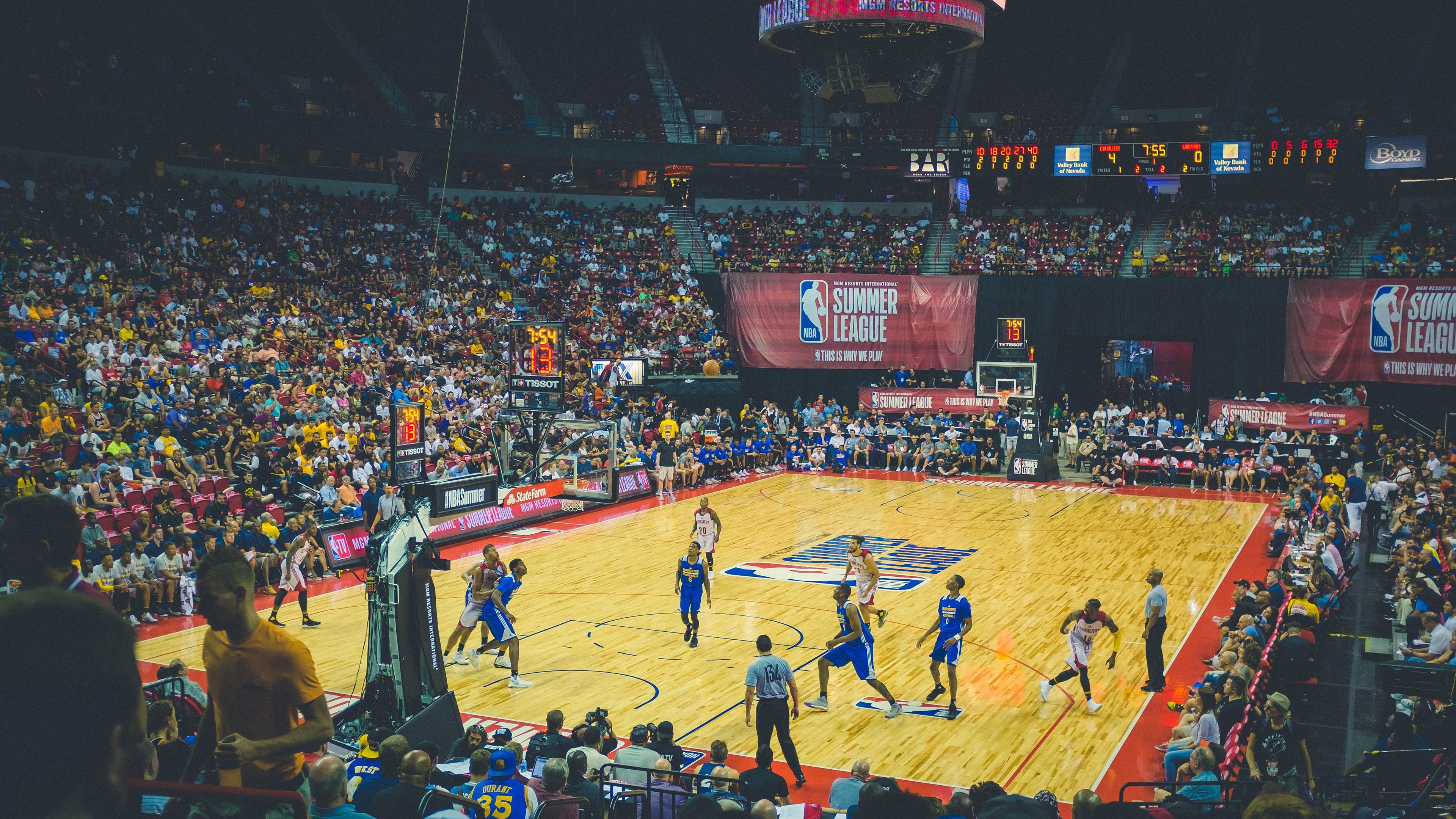 广厦提前终结悬念，米切尔状态火热助球队力克黄蜂